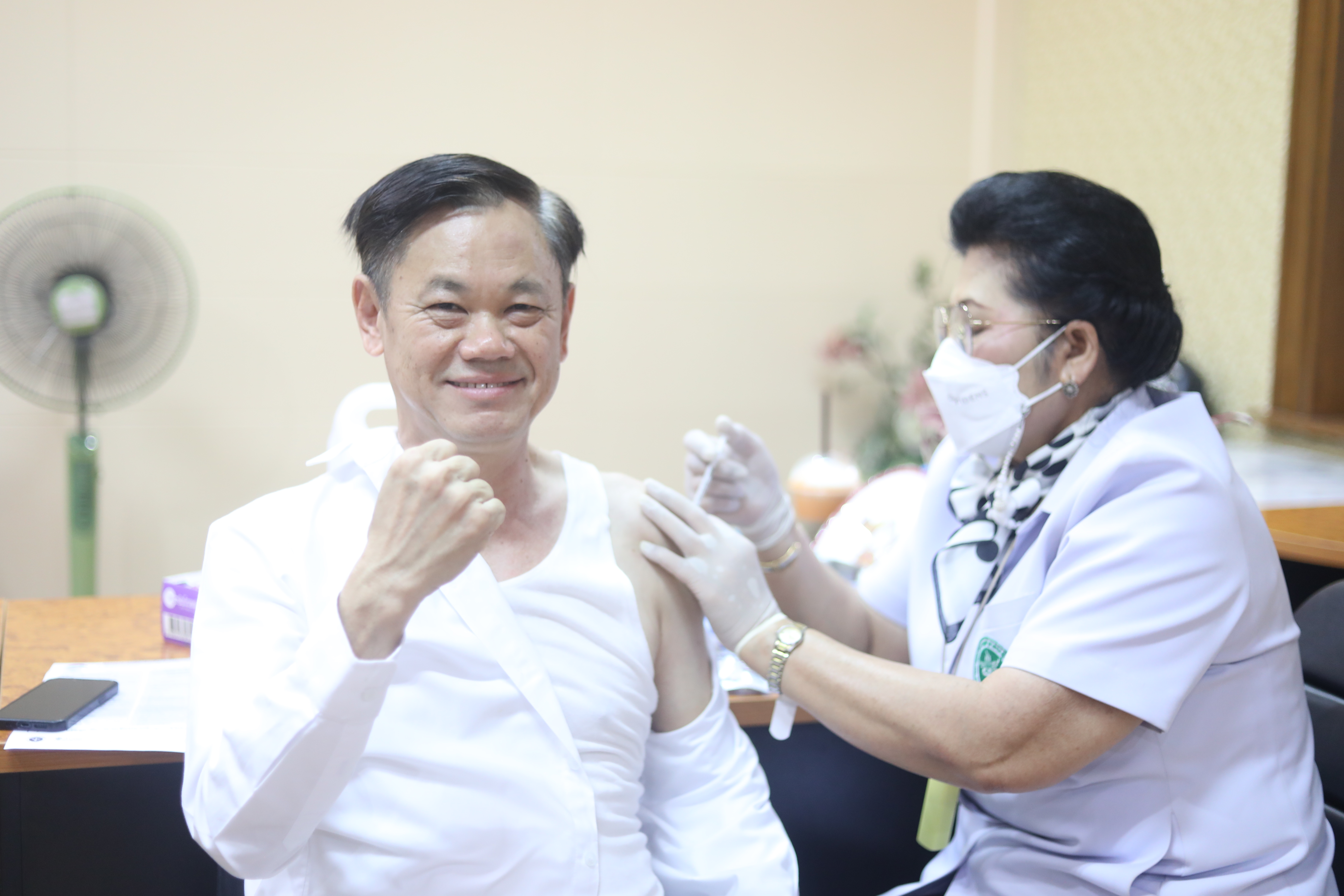 title - ส.ป.ก. จัดสวัสดิการฉีดวัคซีนป้องกันไข้หวัดใหญ่ ชนิด 3 สายพันธุ์ให้กับบุคลากร